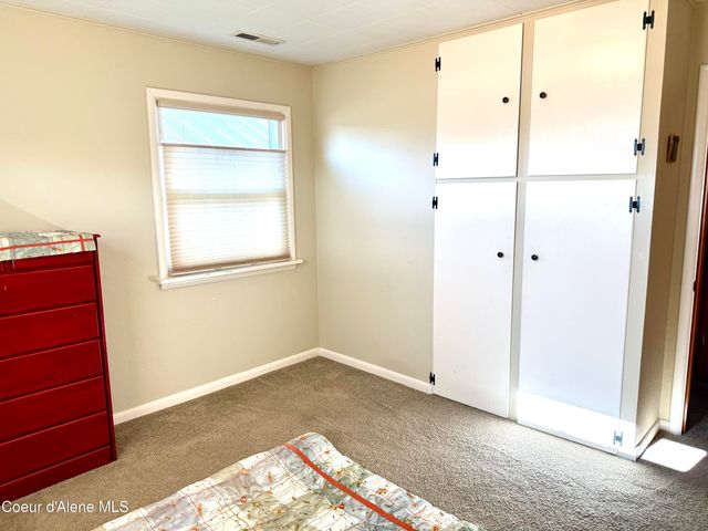 61 Whiskey Jack RD, Sandpoint, ID 83864