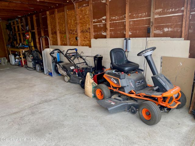 61 Whiskey Jack RD, Sandpoint, ID 83864