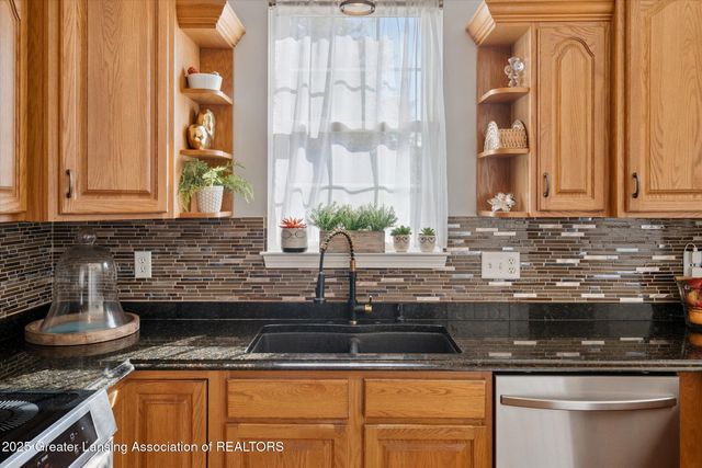 11304 Carousel, Grand Ledge, MI 48837