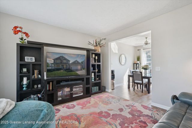 11304 Carousel, Grand Ledge, MI 48837