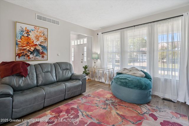 11304 Carousel, Grand Ledge, MI 48837