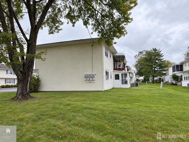 2 Texas Court 449, Old Bridge, NJ 07747