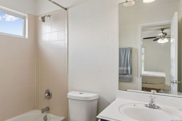 8918 Los Sonoma Rio, Helotes, TX 78023