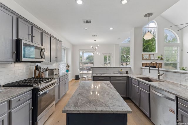 8918 Los Sonoma Rio, Helotes, TX 78023