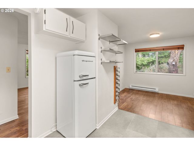 4222 Sw HUME St, Portland, OR 97219