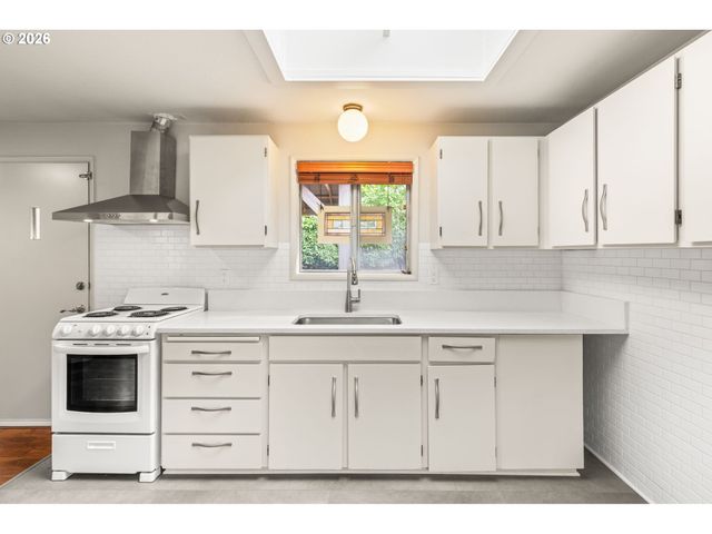 4222 Sw HUME St, Portland, OR 97219