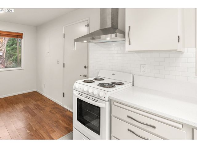 4222 Sw HUME St, Portland, OR 97219