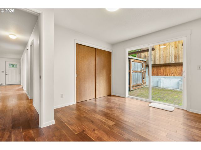 4222 Sw HUME St, Portland, OR 97219