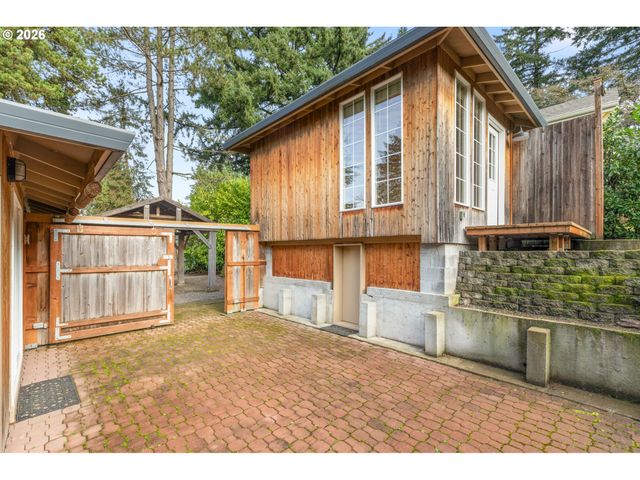 4222 Sw HUME St, Portland, OR 97219