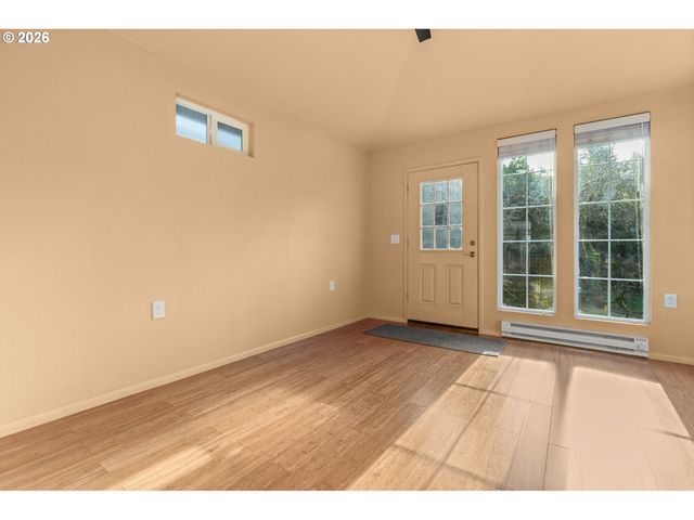 4222 Sw HUME St, Portland, OR 97219