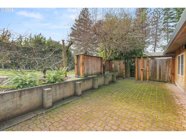 4222 Sw HUME St, Portland, OR 97219