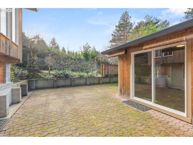 4222 Sw HUME St, Portland, OR 97219