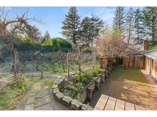 4222 Sw HUME St, Portland, OR 97219