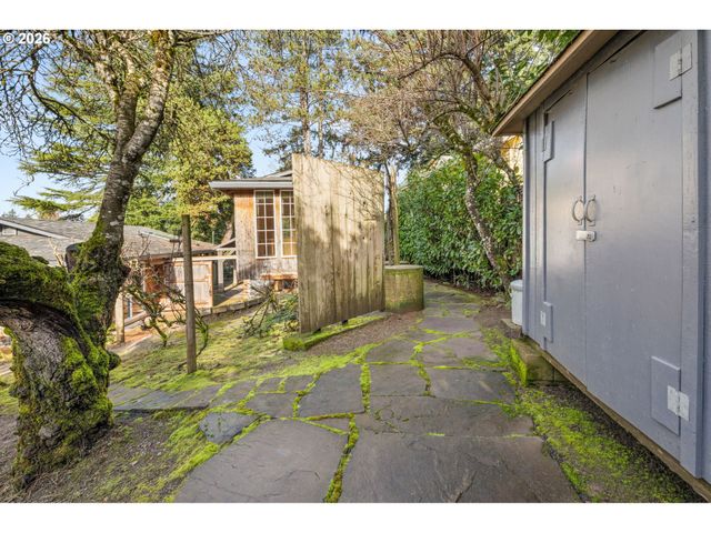 4222 Sw HUME St, Portland, OR 97219