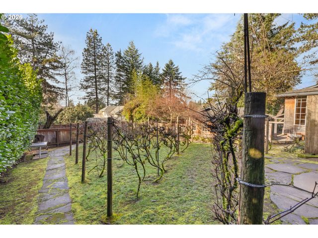 4222 Sw HUME St, Portland, OR 97219