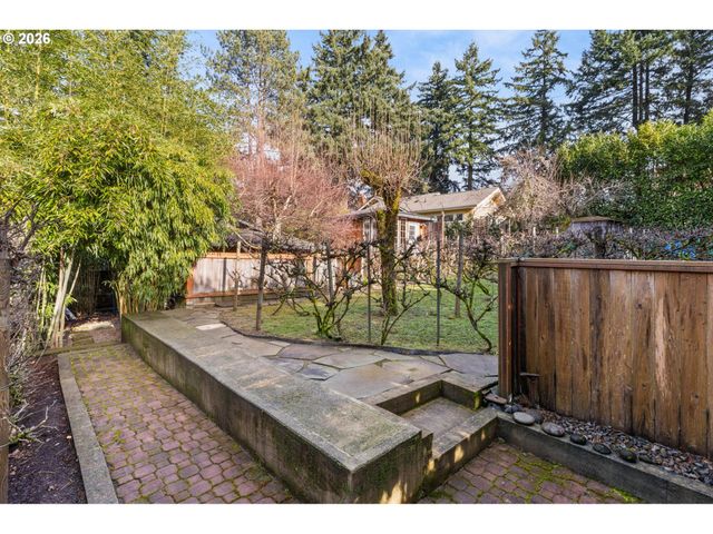 4222 Sw HUME St, Portland, OR 97219