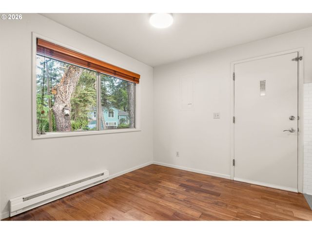 4222 Sw HUME St, Portland, OR 97219