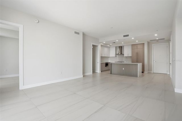 275 1ST AVE S 1008, St Petersburg, FL 33701