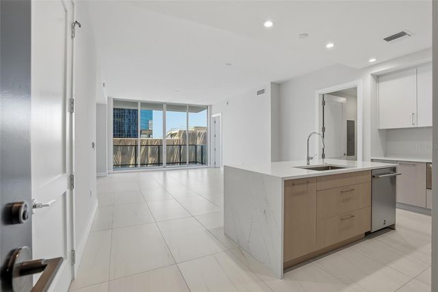 275 1ST AVE S 1008, St Petersburg, FL 33701