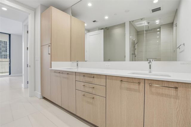 275 1ST AVE S 1008, St Petersburg, FL 33701