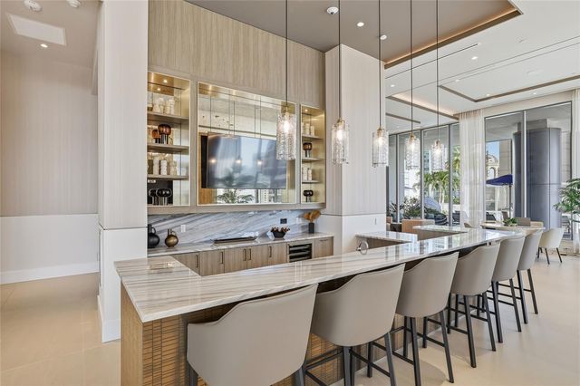 275 1ST AVE S 1008, St Petersburg, FL 33701