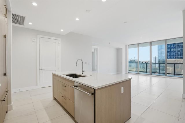 275 1ST AVE S 1008, St Petersburg, FL 33701