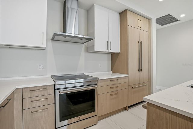 275 1ST AVE S 1008, St Petersburg, FL 33701