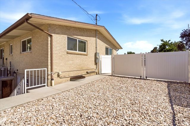 2028 W 5125 S, Roy, UT 84067