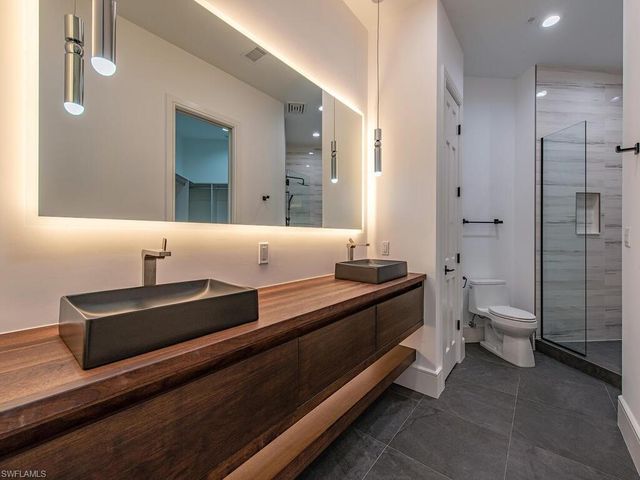 60 Seagate DR 305, Naples, FL 34103