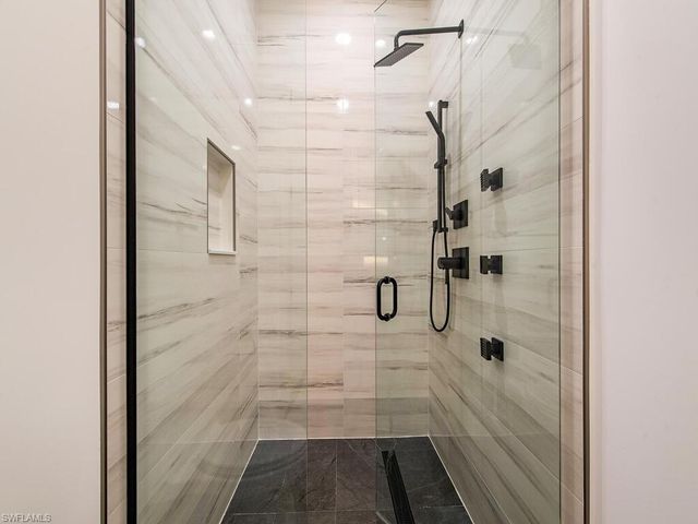 60 Seagate DR 305, Naples, FL 34103