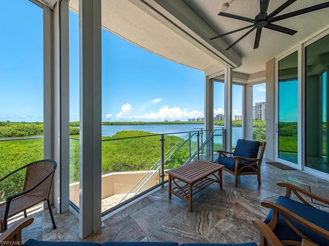 60 Seagate DR 305, Naples, FL 34103