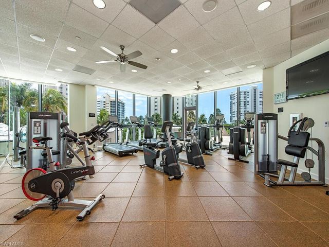 60 Seagate DR 305, Naples, FL 34103