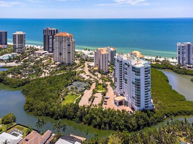 60 Seagate DR 305, Naples, FL 34103