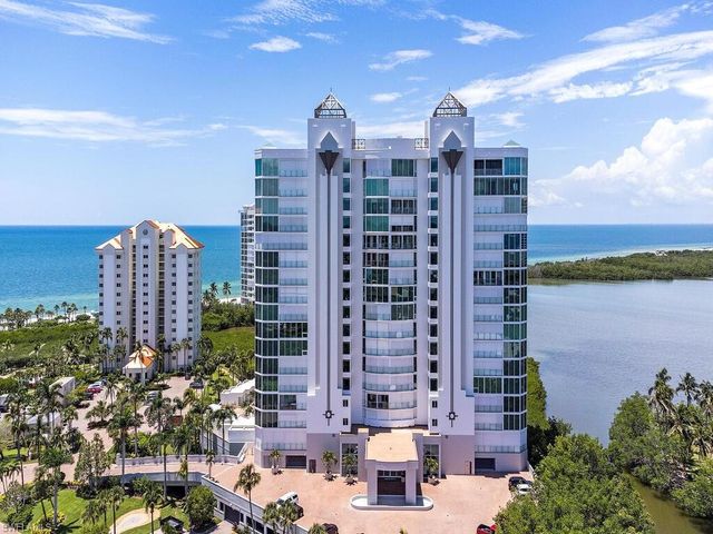 60 Seagate DR 305, Naples, FL 34103