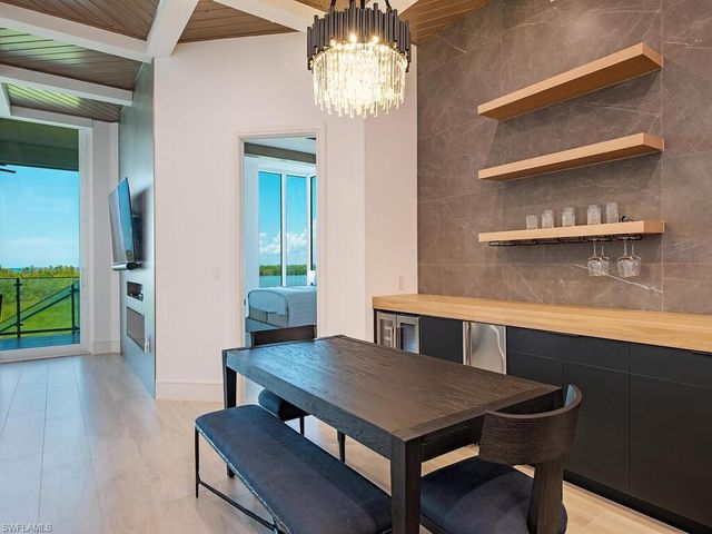 60 Seagate DR 305, Naples, FL 34103