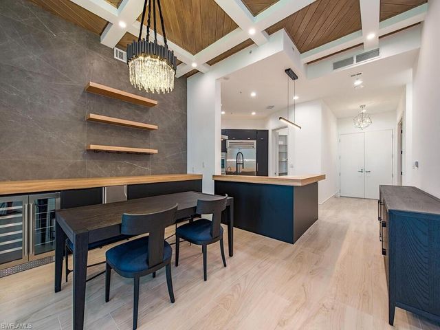 60 Seagate DR 305, Naples, FL 34103