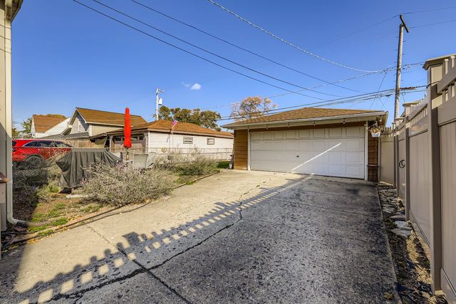 5637 S Natoma Avenue, Chicago, IL 60638