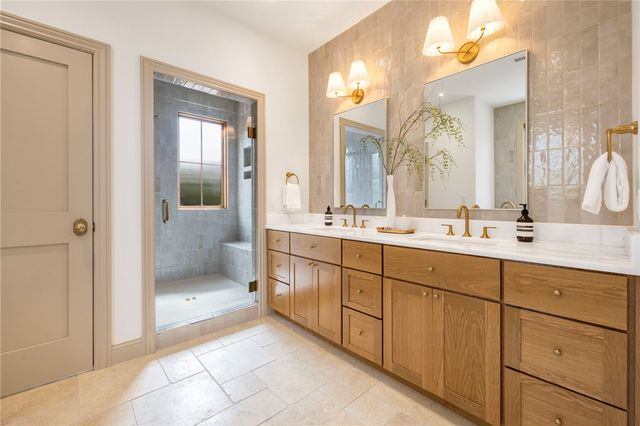 300 NW 5th Street, Bentonville, AR 72712