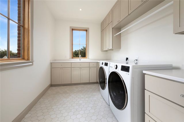 300 NW 5th Street, Bentonville, AR 72712