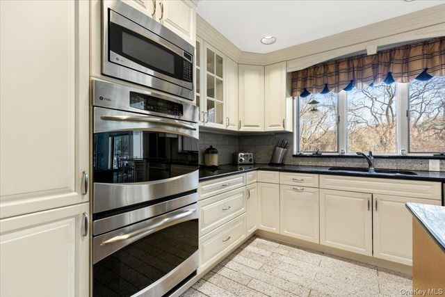 29 Captain Theale Road, Bedford, NY 10506