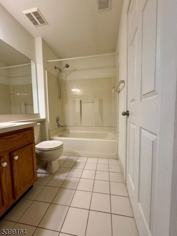 24 Sundance Way, Lopatcong Twp., NJ 08865