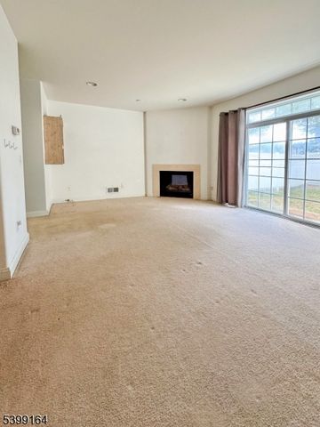 24 Sundance Way, Lopatcong Twp., NJ 08865