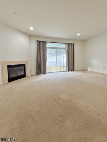 24 Sundance Way, Lopatcong Twp., NJ 08865