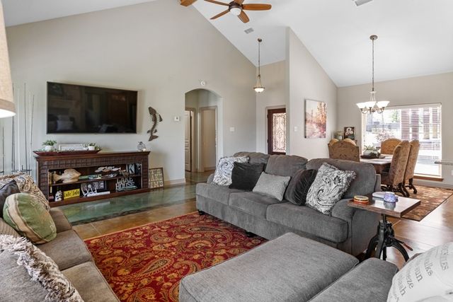 211 N Beverly Drive, Malakoff, TX 75148