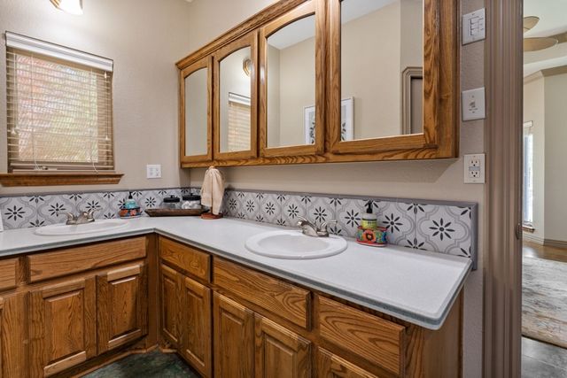 211 N Beverly Drive, Malakoff, TX 75148