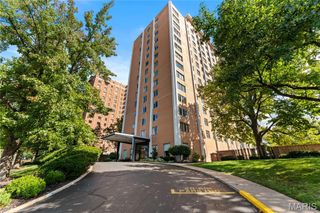 900 S Hanley Road 7E, Clayton, MO 63105