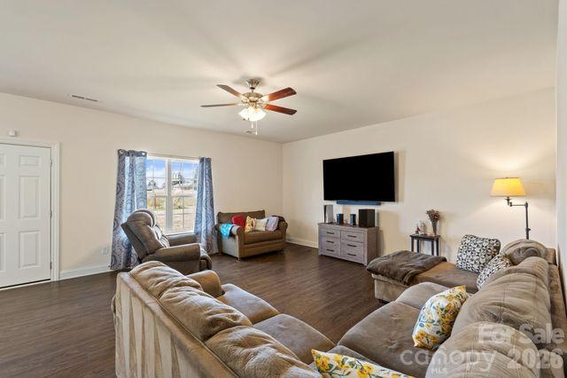 1378 Land Grove Drive, Kernersville, NC 27284