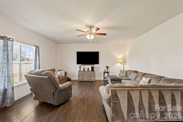 1378 Land Grove Drive, Kernersville, NC 27284