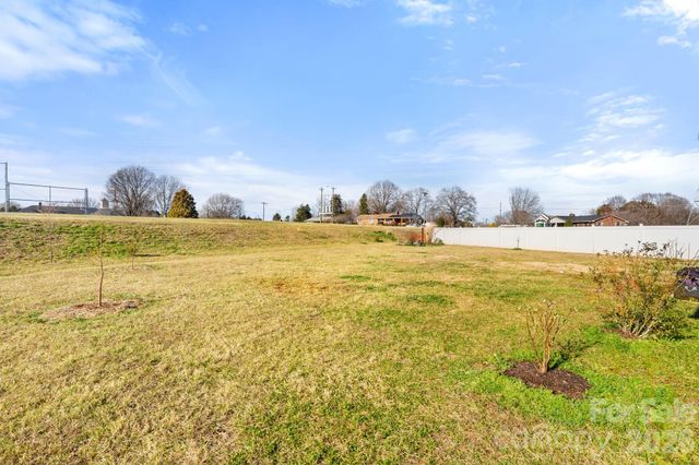 1378 Land Grove Drive, Kernersville, NC 27284