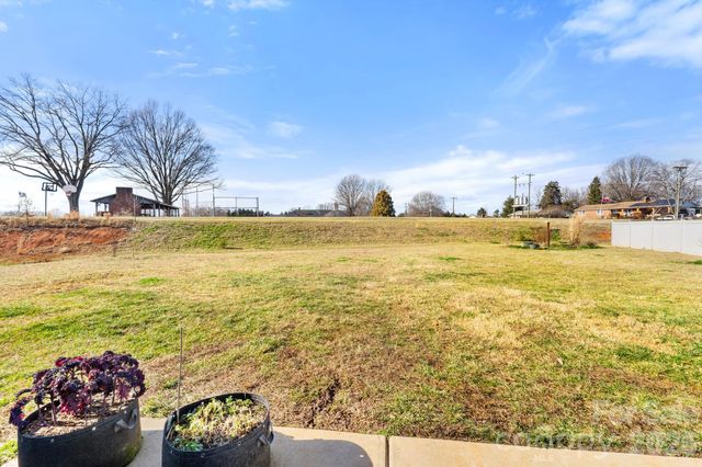 1378 Land Grove Drive, Kernersville, NC 27284